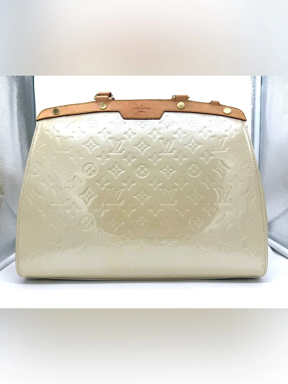 Authentic Louis Vuitton Vernis Brea GM in Blanc Corail